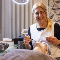 Immer gerne an Hautproblemen tätig - Erfahrung bringt Lösung